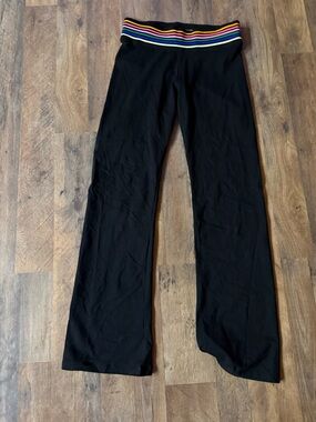 Victoria's Secret PINK Black Yoga Leggings Waistband Detail